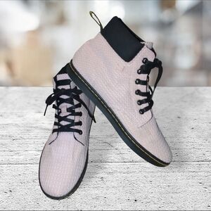 Dr martens pink maelly lace up boots/lace up boots size 9